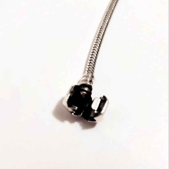 Pandora Bracelet With Two Heart Charms - Picture 4 of 5